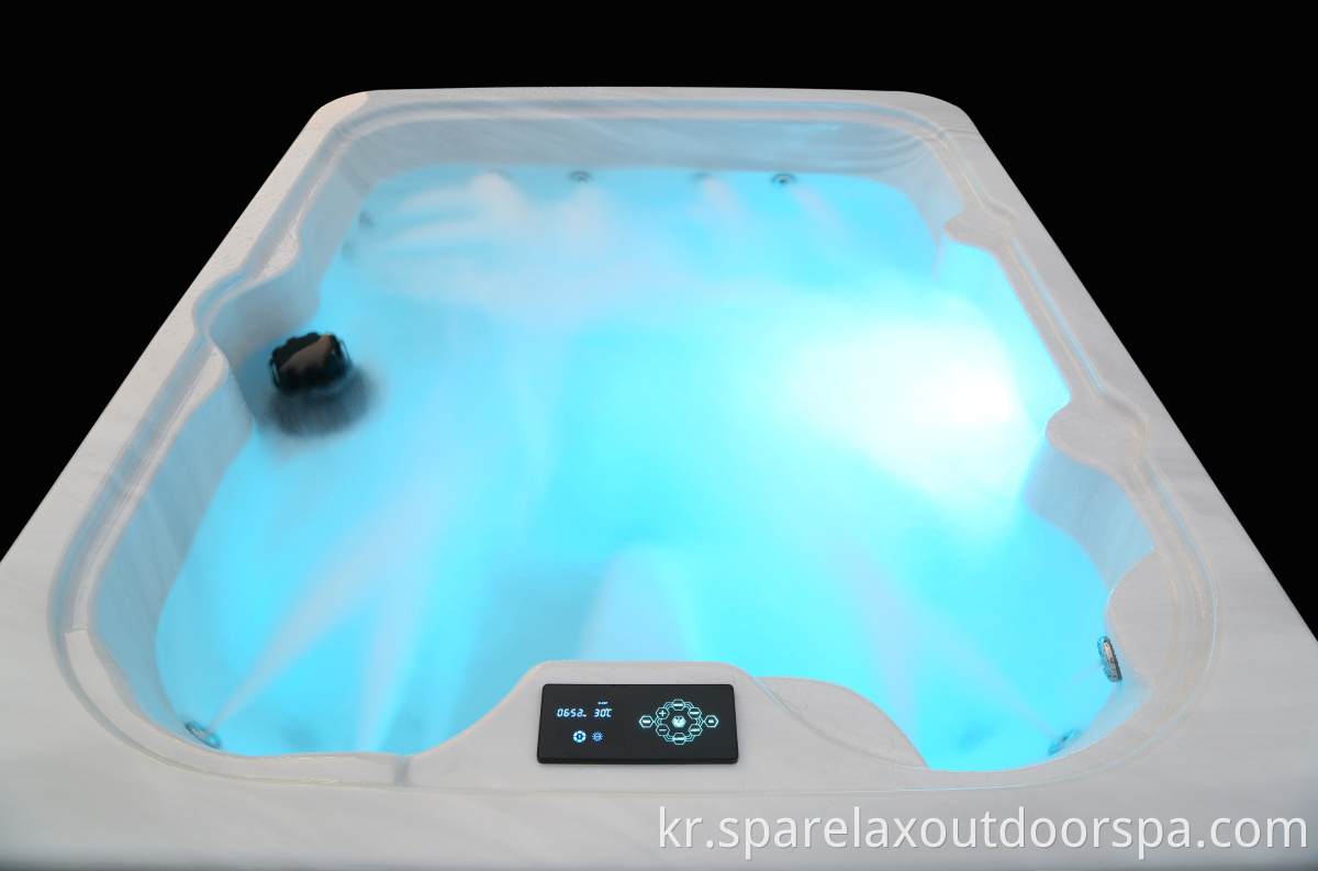 Backyard Spa Bathtub